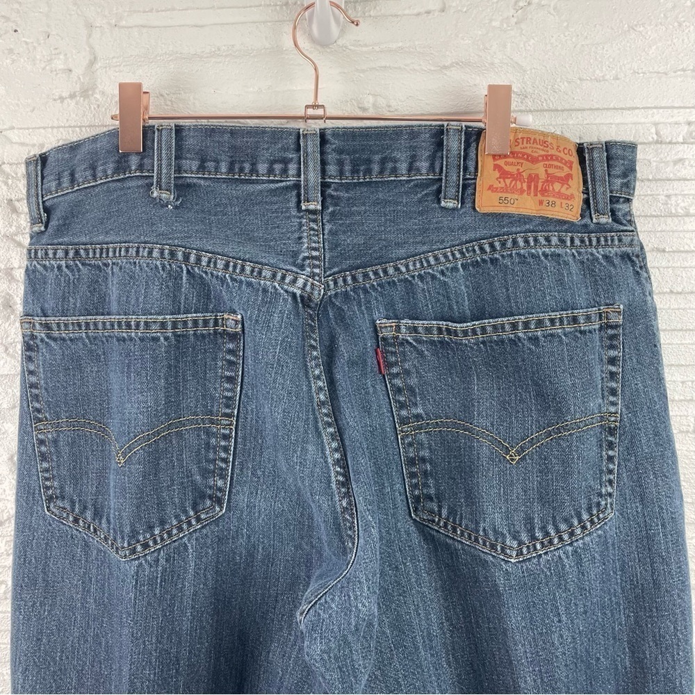 Levi's Men's Vintage 550 Relaxed Fit Medium Wash Jeans 100% Cotton 38X30 - Picture 9 of 15